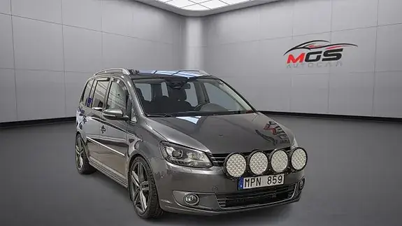 Volkswagen Touran 2011 photo 2