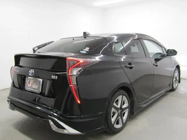 Toyota Prius 2017 photo 3