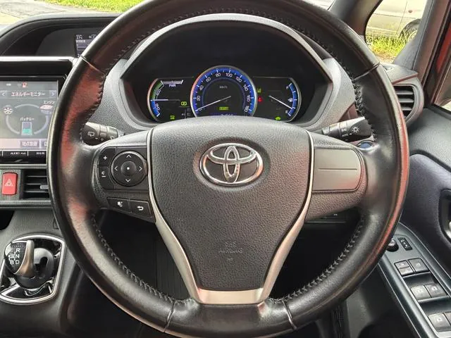Toyota Corolla Hybrid 2016 photo 5