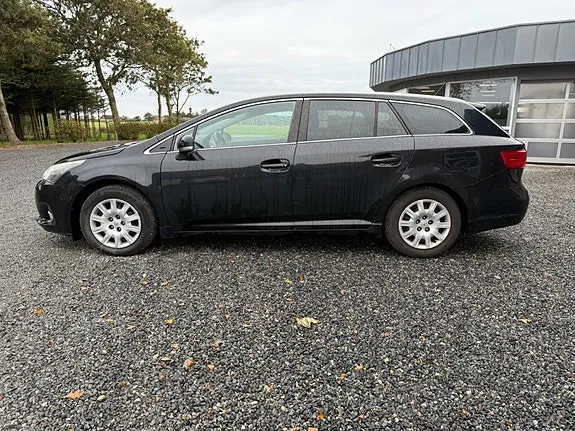 Toyota Avensis 2012 photo 2