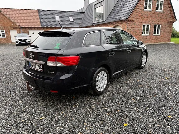 Toyota Avensis 2012 photo 5