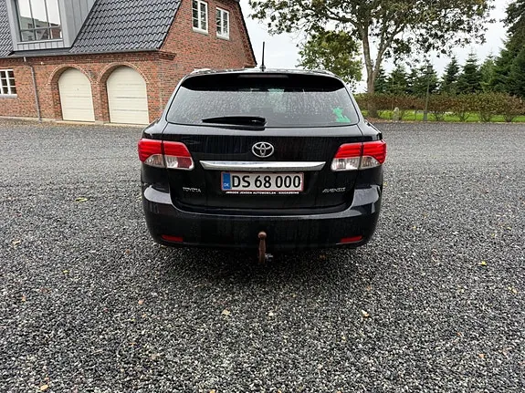 Toyota Avensis 2012 photo 4