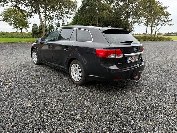 Toyota Avensis 2012 photo 3