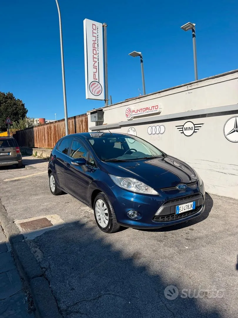 Ford Fiesta 2011 photo 2