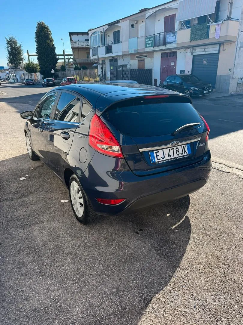 Ford Fiesta 2011 photo 4