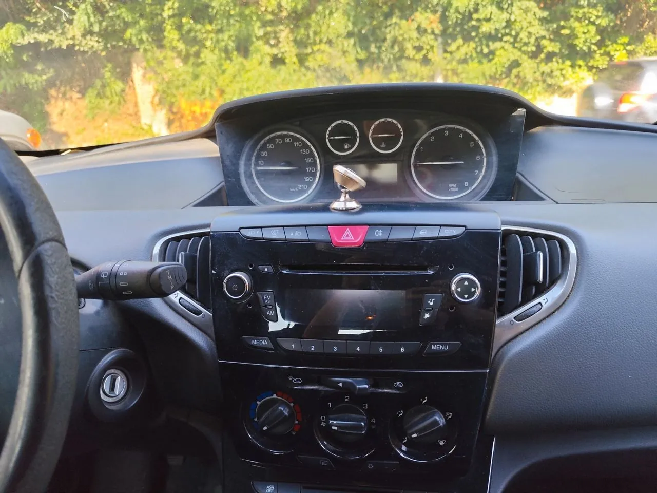 Lancia Ypsilon 2014 photo 4