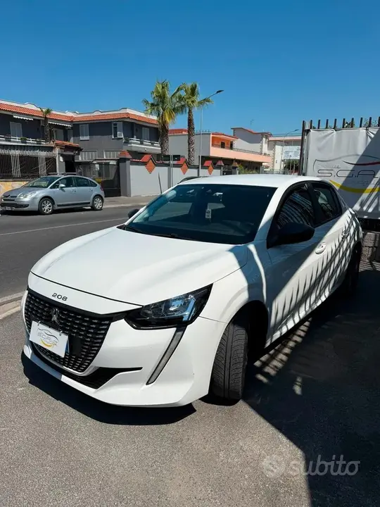 Peugeot 208 2022 photo 2
