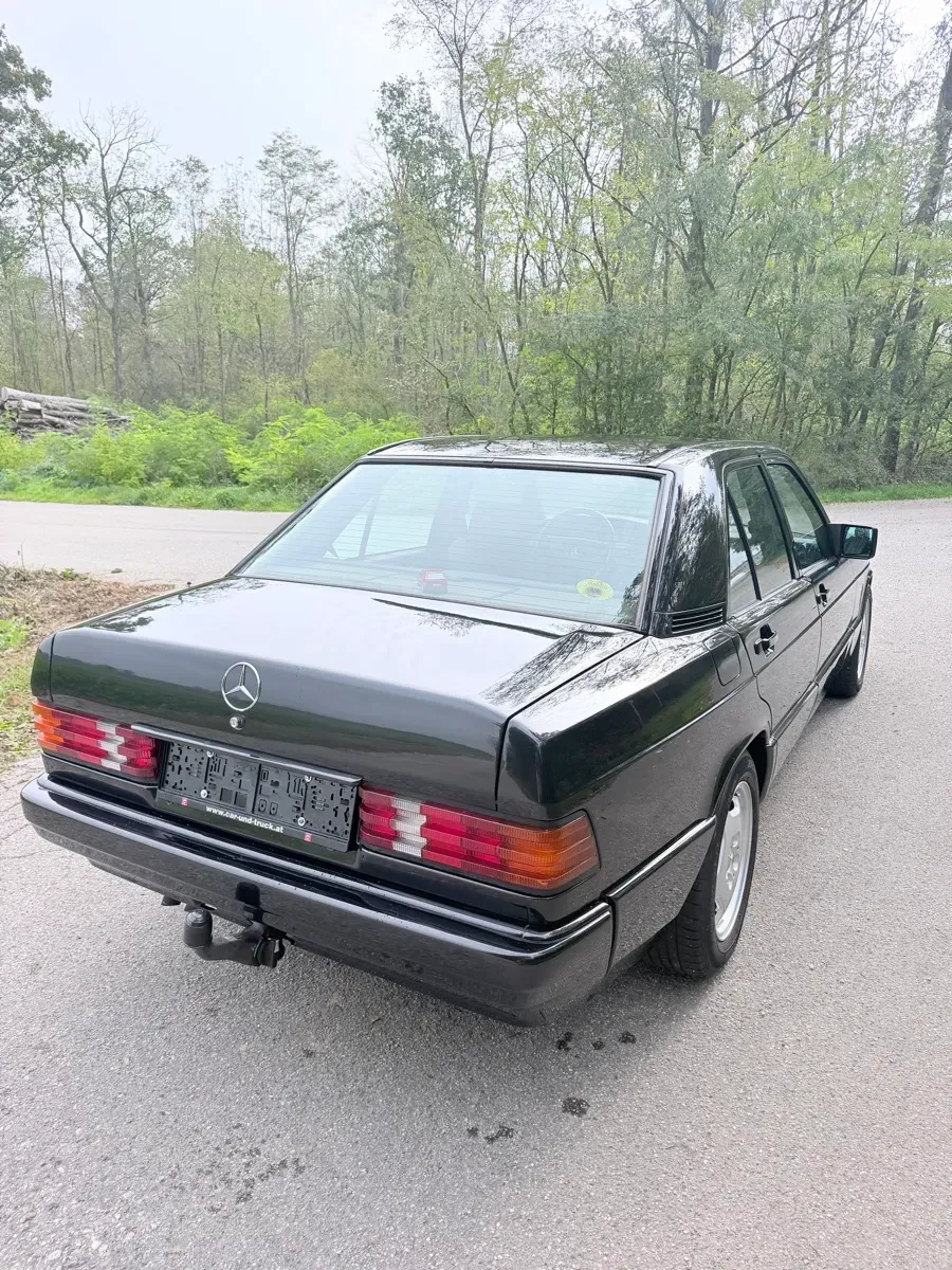 Mercedes-Benz 190 1989 photo 2