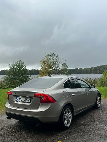 Volvo S60 2011 photo 2