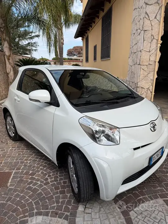 Toyota Iq 2009 photo 2
