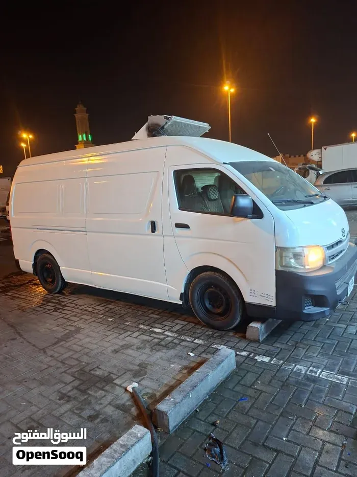 Toyota Hiace 2013 photo 3