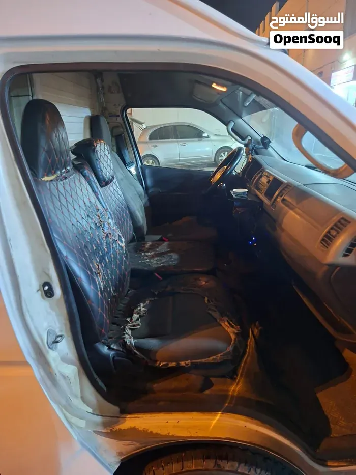 Toyota Hiace 2013 photo 4