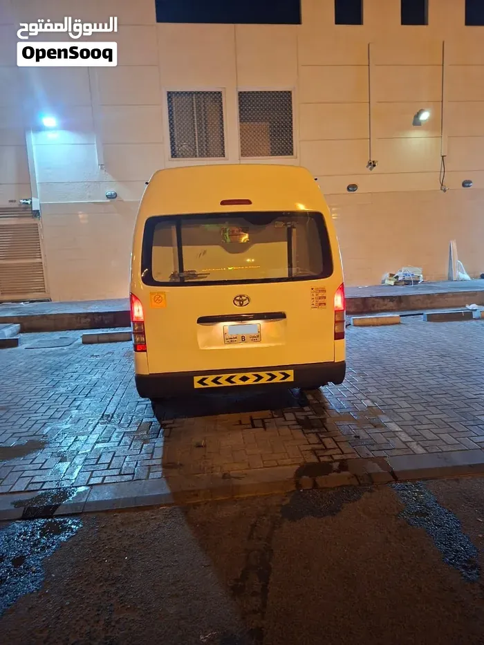 Toyota Hiace 2013 photo 2