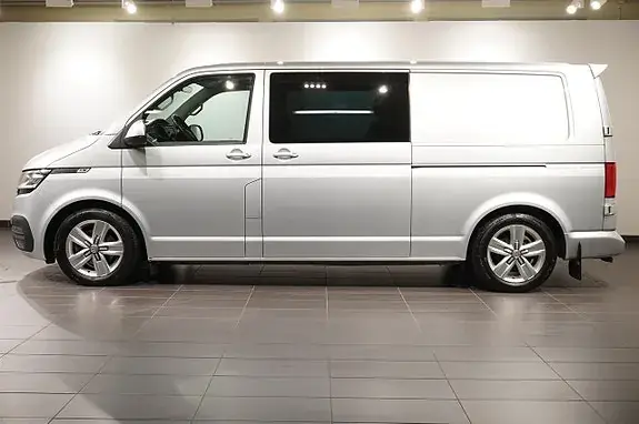Volkswagen Transporter 2021 photo 2