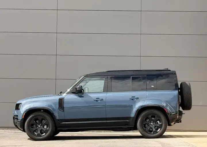 Land Rover Defender 2024 photo 3