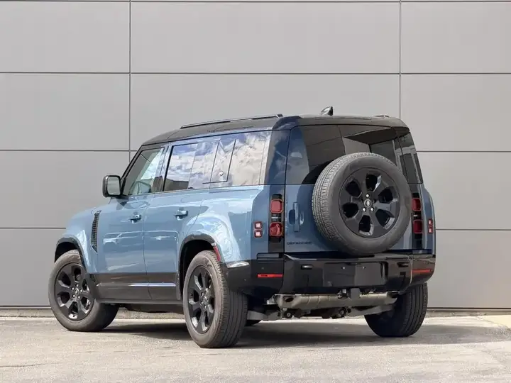 Land Rover Defender 2024 photo 4