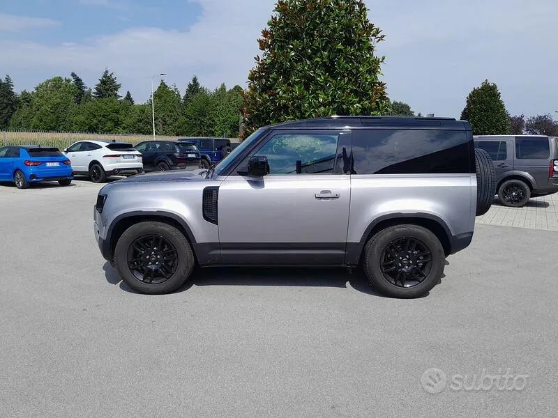 Land Rover Defender 2023 photo 4