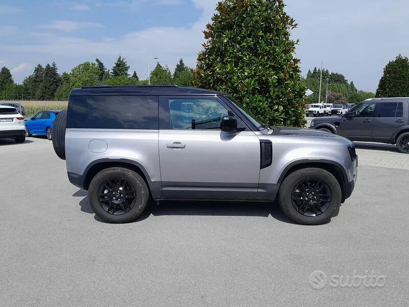 Land Rover Defender 2023 photo 5