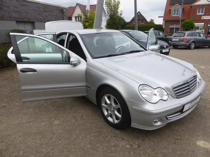 Mercedes-Benz C200