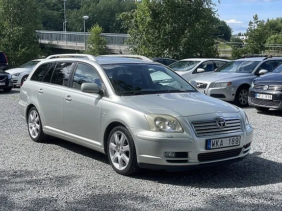 Toyota Avensis 2005 photo 2