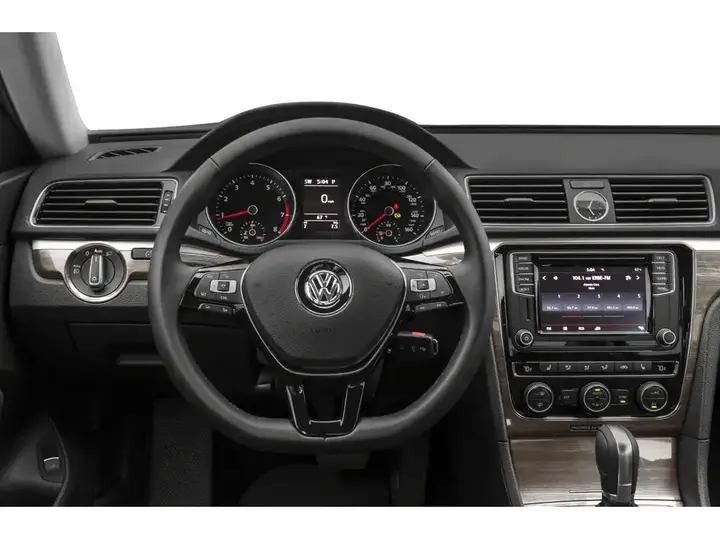 Volkswagen Passat 2018 photo 4