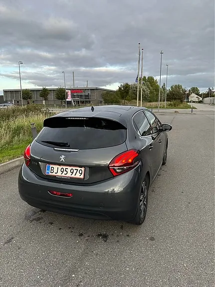 Peugeot 208 2017 photo 4