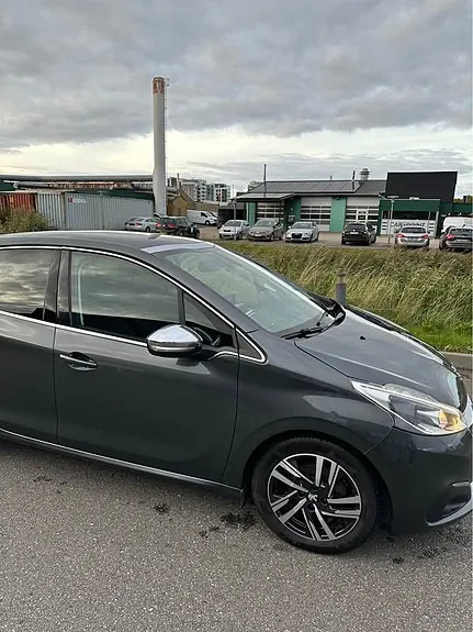 Peugeot 208 2017 photo 2