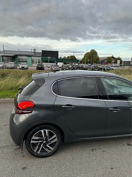 Peugeot 208 2017 photo 3