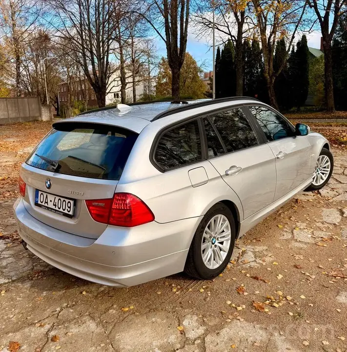 BMW 318 2010 photo 3