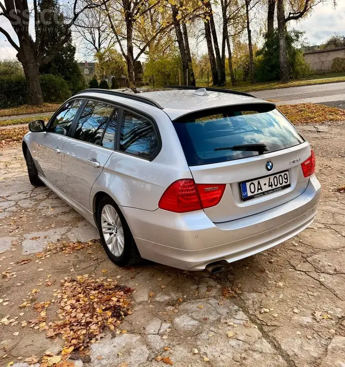 BMW 318 2010 photo 4