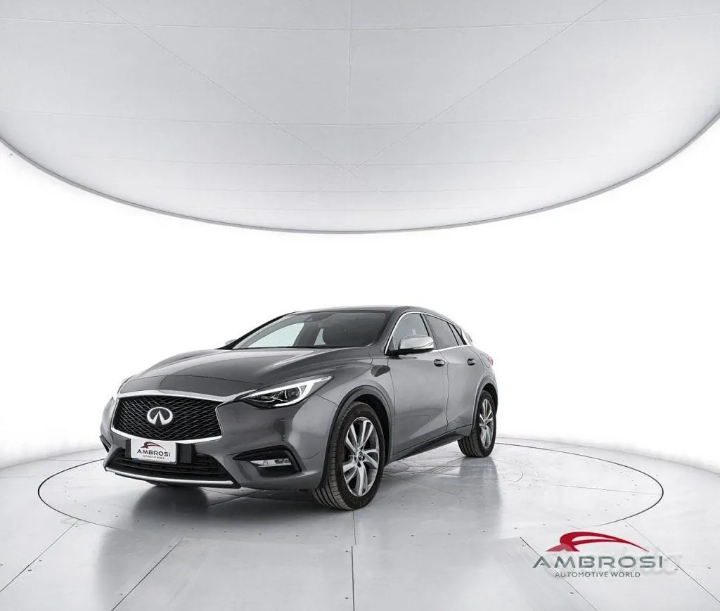 Infiniti Q30