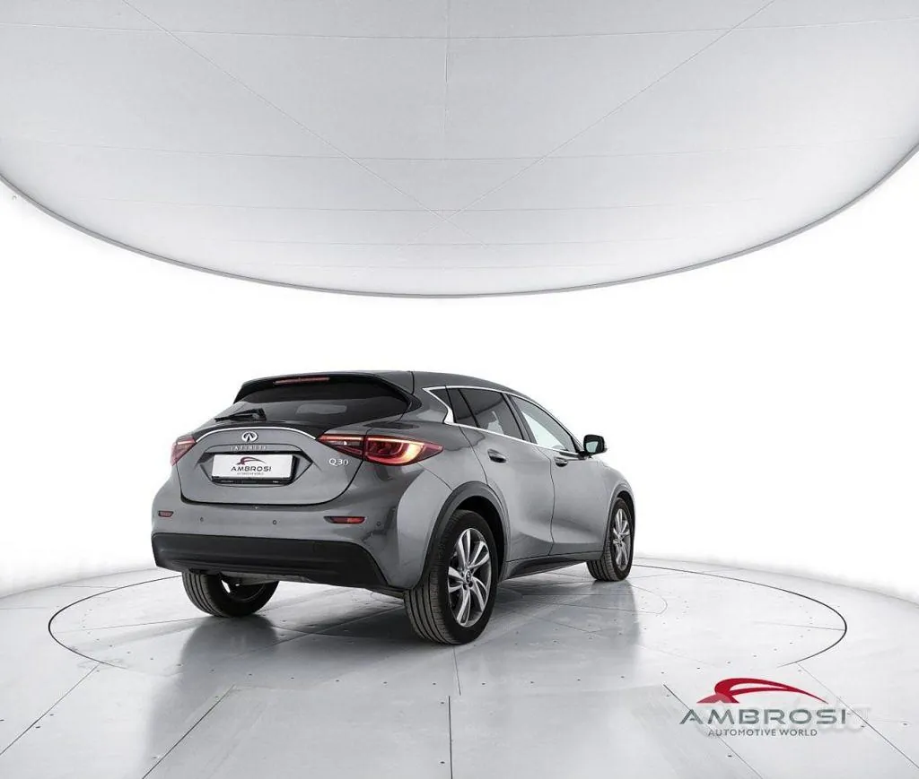 Infiniti Q30 2018 photo 3