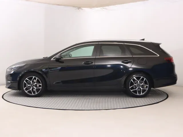 Kia Ceed Sw 2025 photo 2