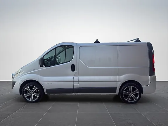 Nissan Primastar 2011 photo 2