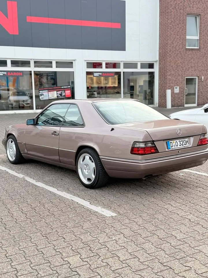 Mercedes-Benz E320