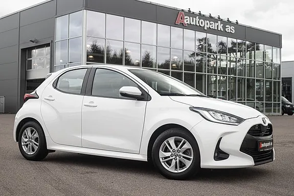 Toyota Yaris 2023 photo 2