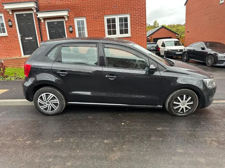 Volkswagen Polo 2011 photo 2