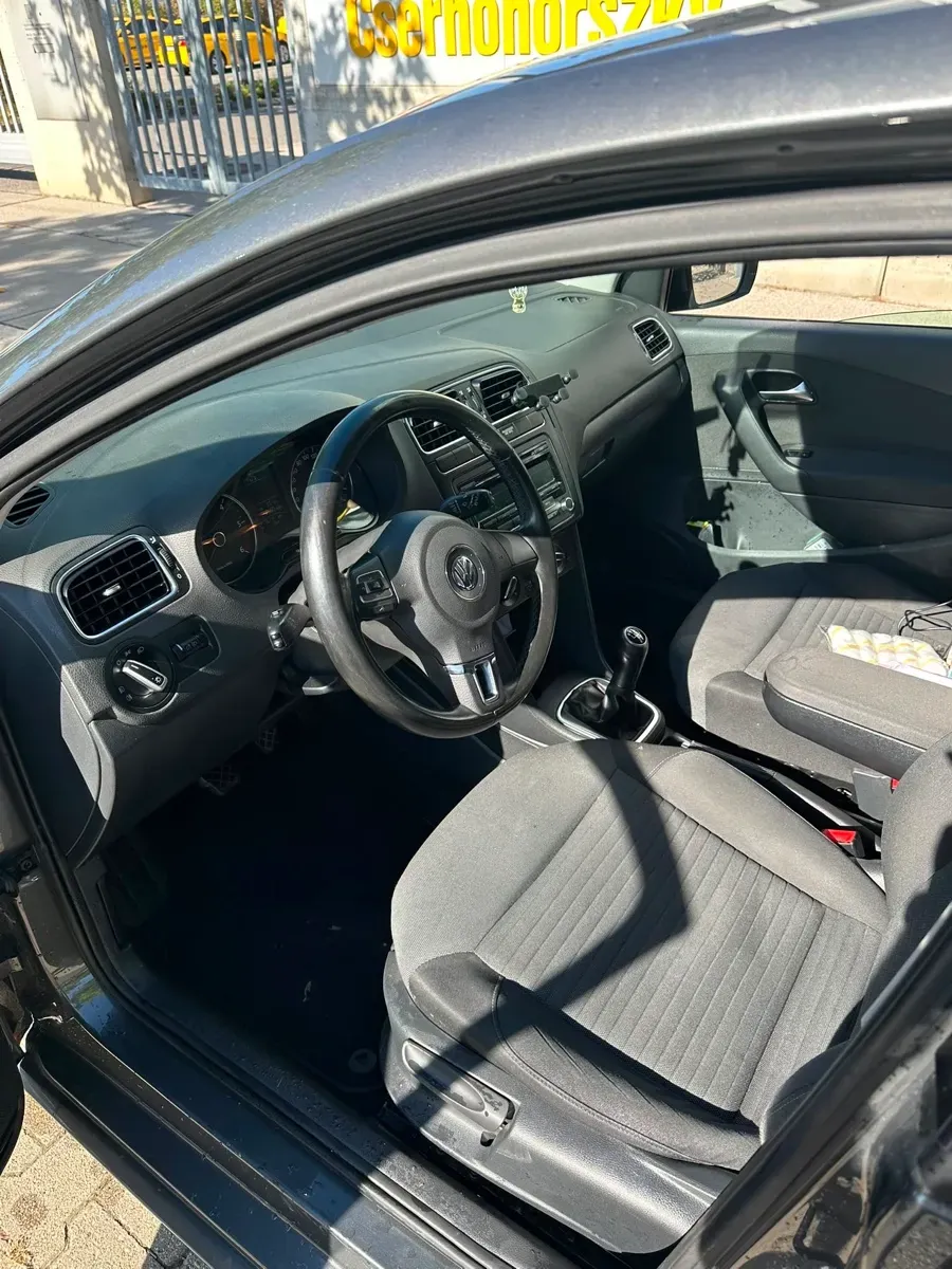 Volkswagen Polo 2012 photo 2