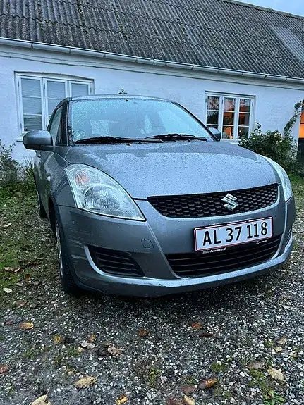 Suzuki Swift 2012 photo 4