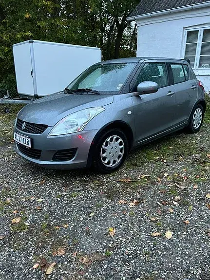 Suzuki Swift 2012 photo 2