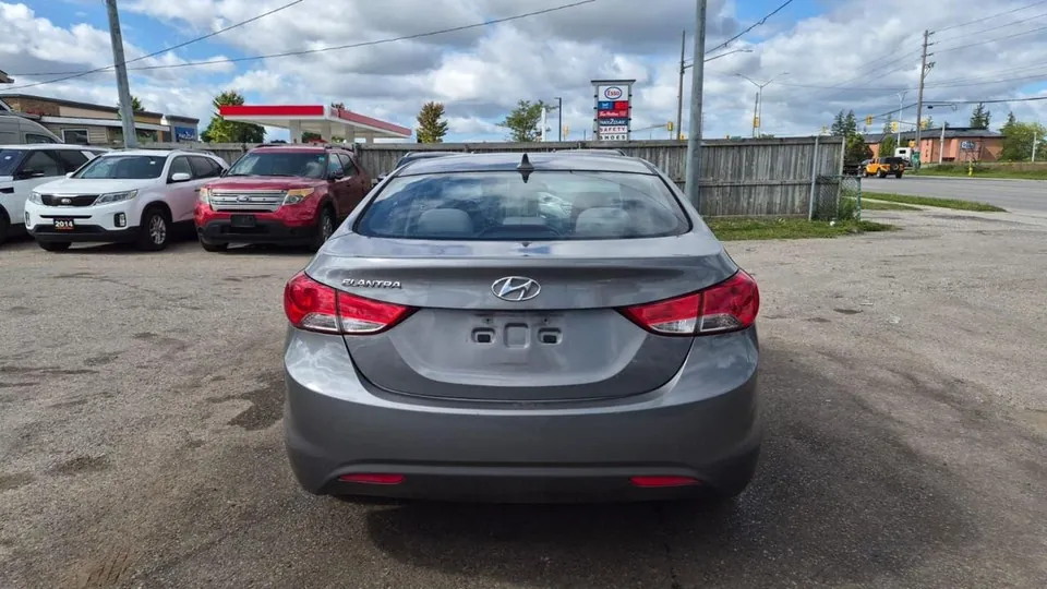 Hyundai Elantra 2013 photo 4