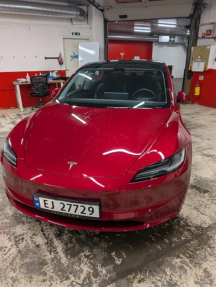Tesla Model 3 2024 photo 2