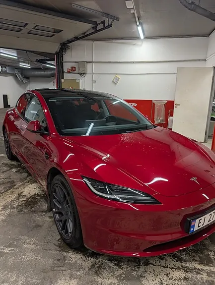Tesla Model 3 2024 photo 3