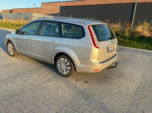 Ford Focus 2011 photo 2