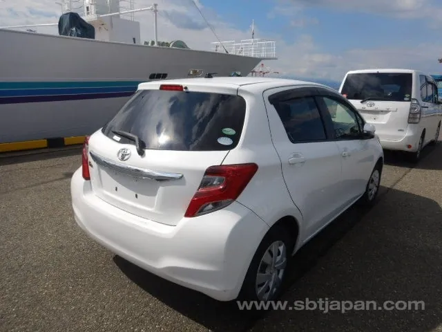 Toyota Vitz F 2015 photo 3