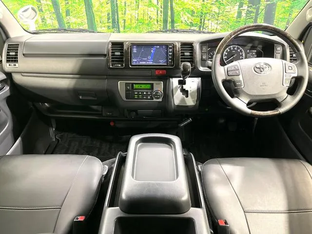 Toyota Hiace 2021 photo 2