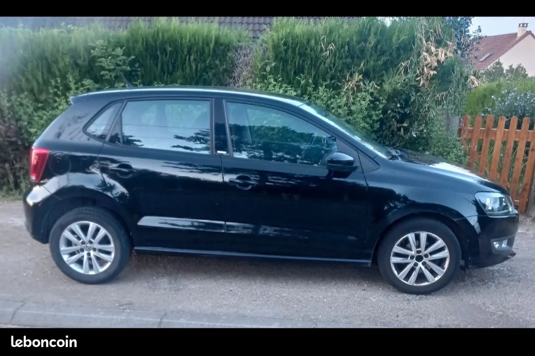 Volkswagen Polo 2011 photo 2