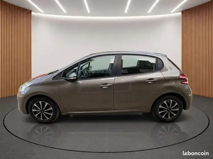 Peugeot 208 2013 photo 5