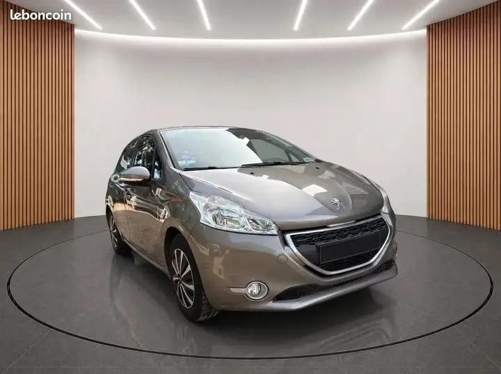 Peugeot 208 2013 photo 2