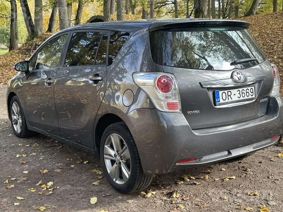 Toyota Verso 2016 photo 3